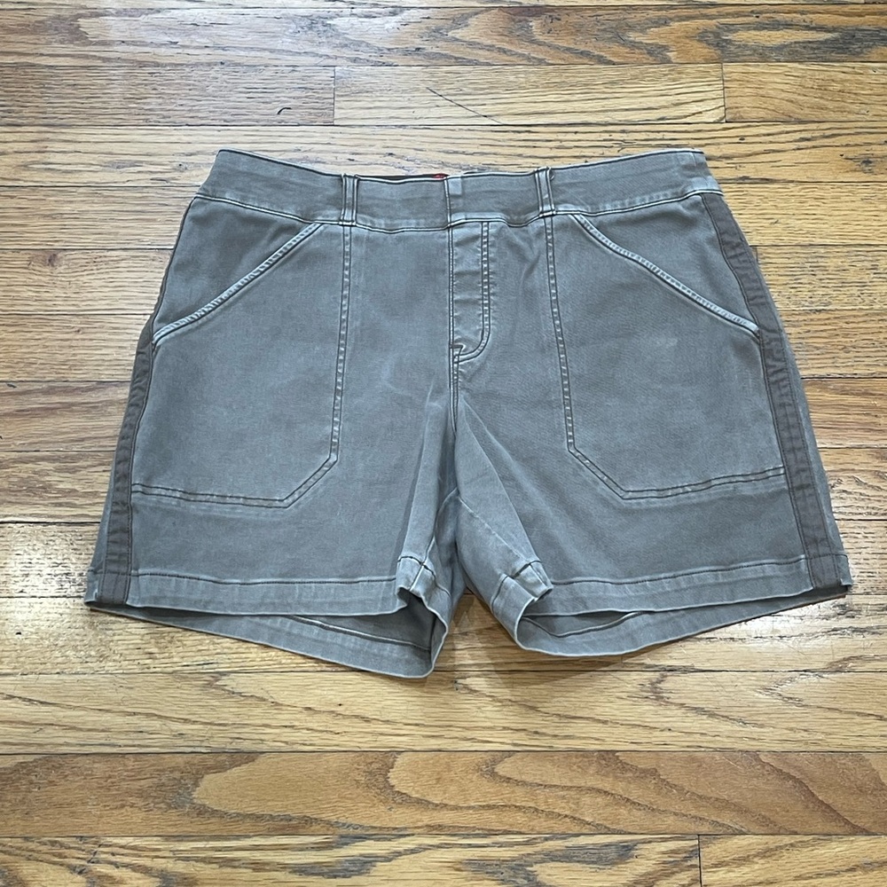 SPANX Women's Tan Cargo Shorts